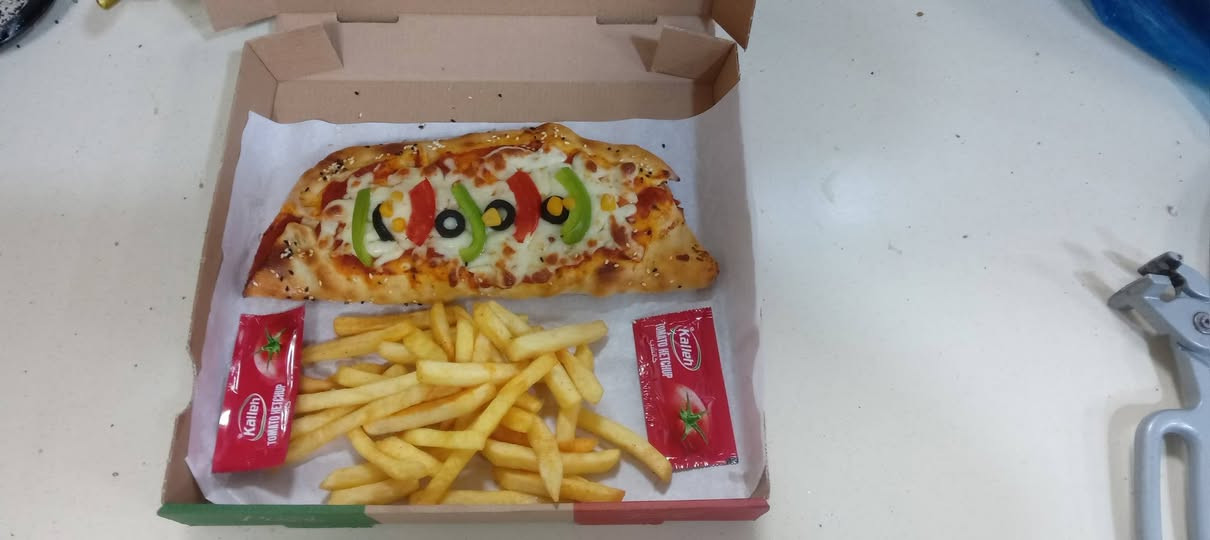 سلام عليكم شيف بيتزا وفطاير ولحم بعجين ومقبلات متفرغ للعمل ساكن بغداد ***********
