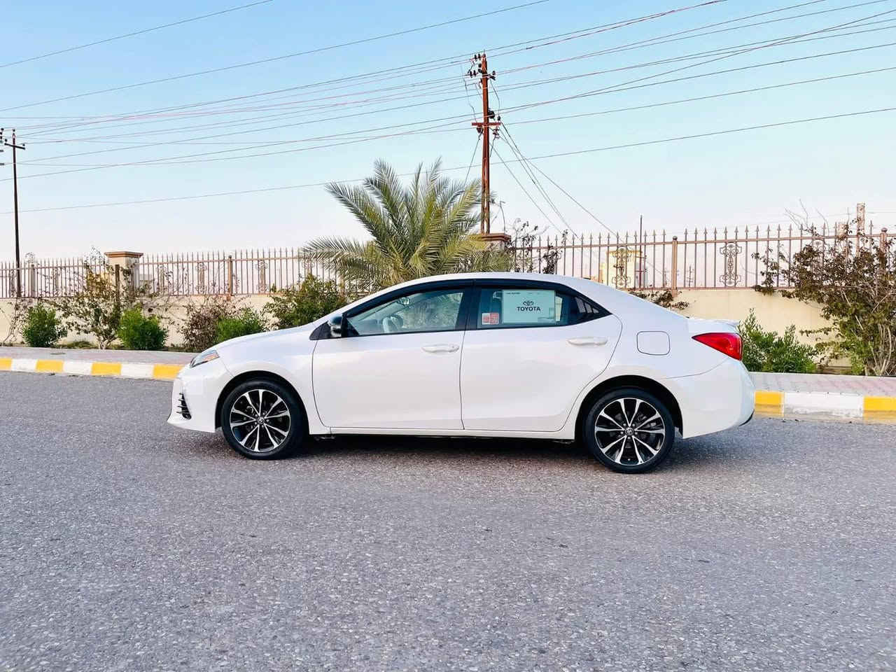 السلام عليكم للبيع نقد فقط …
كورلا 2018 SE لون ابيض صدفي مميز جداً
محرك 1800 VVTi بدون فتح بدون عيب
⬅️ضرر صبغ بونيد نفسه مصلح فقط 
وجاملغ مبدل بلادي نفس اللون 
كير/محرك/صدر/تخم تاير/تبريد ثلج/جاهزة
(لايت دبل عدسه /حاجب ليد/بروجكتر ليد/داخل جلد وقماش /كشنات حضن/شفتات ستيرن/شاشه اعطال/شاشه كار بلي كبيره وكامره /نظام سبورت)
وبعد بيها مواصفات هوايه…
رقم بغداد الماني مشروع وطني شرط التحويل 
السعر 134$  وبيها مجال 
العنوان:صلاح الدين/تكريت/
***********
