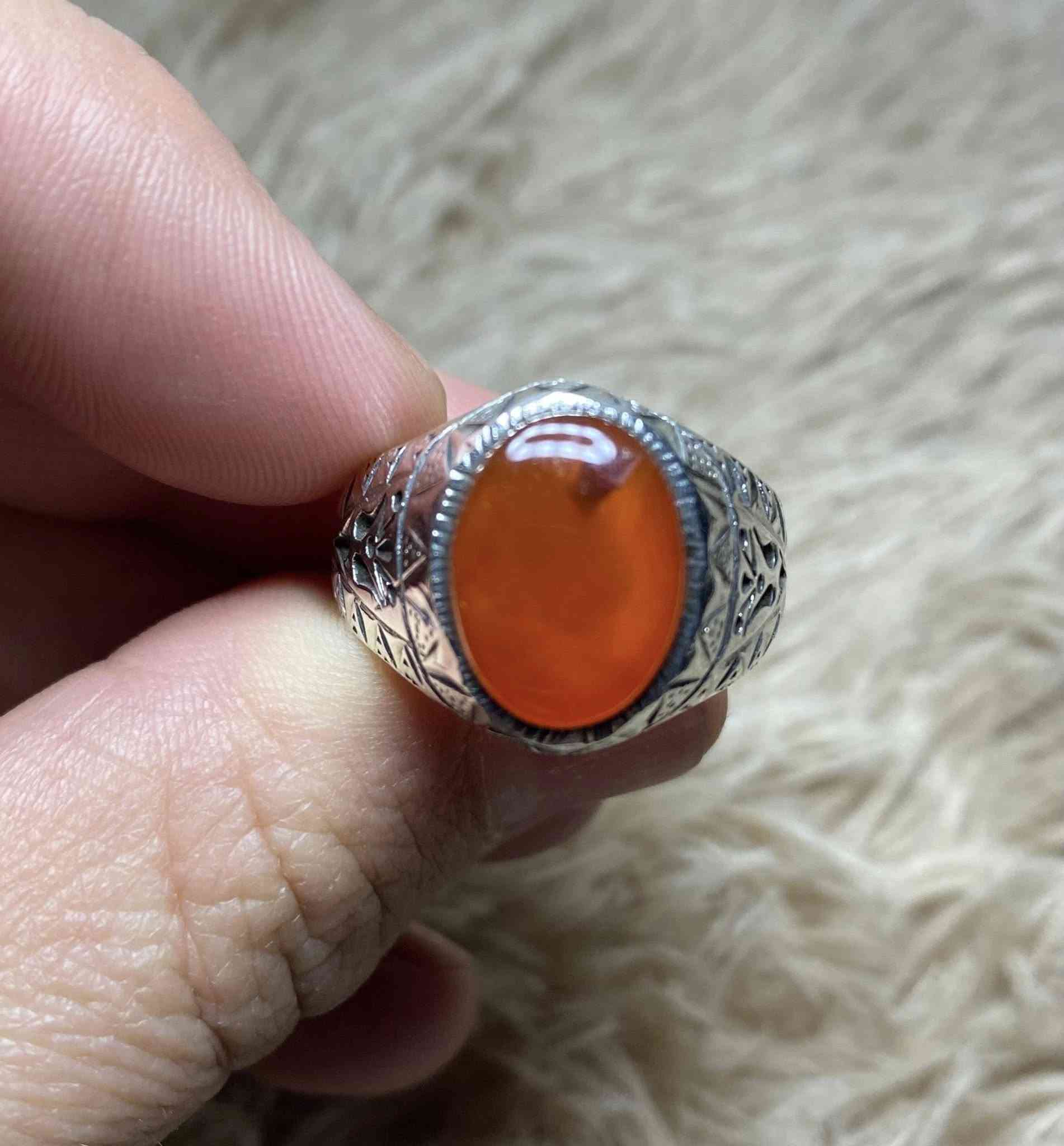 السلام عليكم خاتم عقيق يماني مشمشي صياغة عرفان
الوزن(11غ) قياس الخاتم(26) للبيع فقط يوجد توصيل
***********
