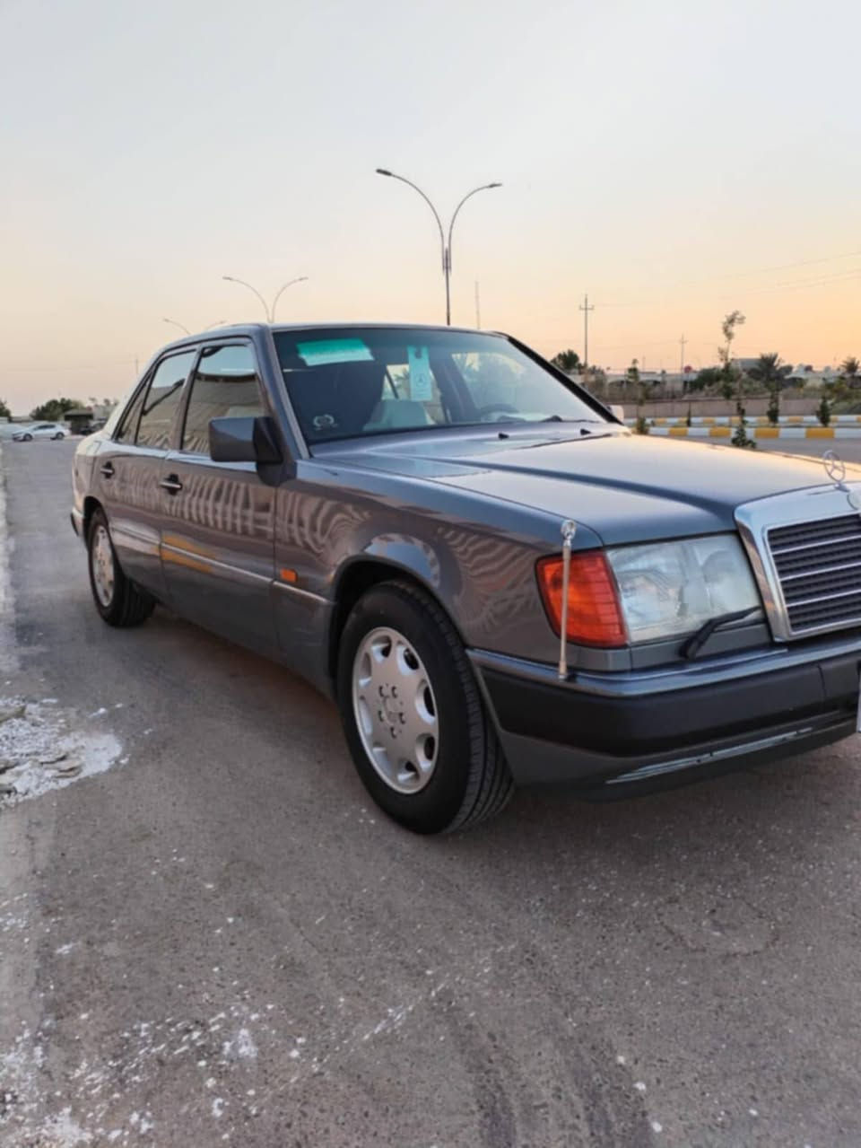 السلام عليكم من رخصه الادمن سياره مارسيدس دب موديل 91للبيع كفاله ضربه وقواعد ومكينه وخياس سياره مرتبه وجاهزه توني شد كير ومكينه 2500ديلكو جام كهرباء تخم تاير كهربائيات جاهزه سياره مال بيت ممتعوبه مال جناي تأخذه بالعافيه عليك متصرف عليه سعره 85وبيه مجال عاجبك لمنشور علق ماعاجبك لسوك بي اشكال وتحياتي للجميع❤️ //،***********//المكان ناصريه مركز
