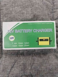 شاحن بطاريات • 12 فولت • مع توصيل