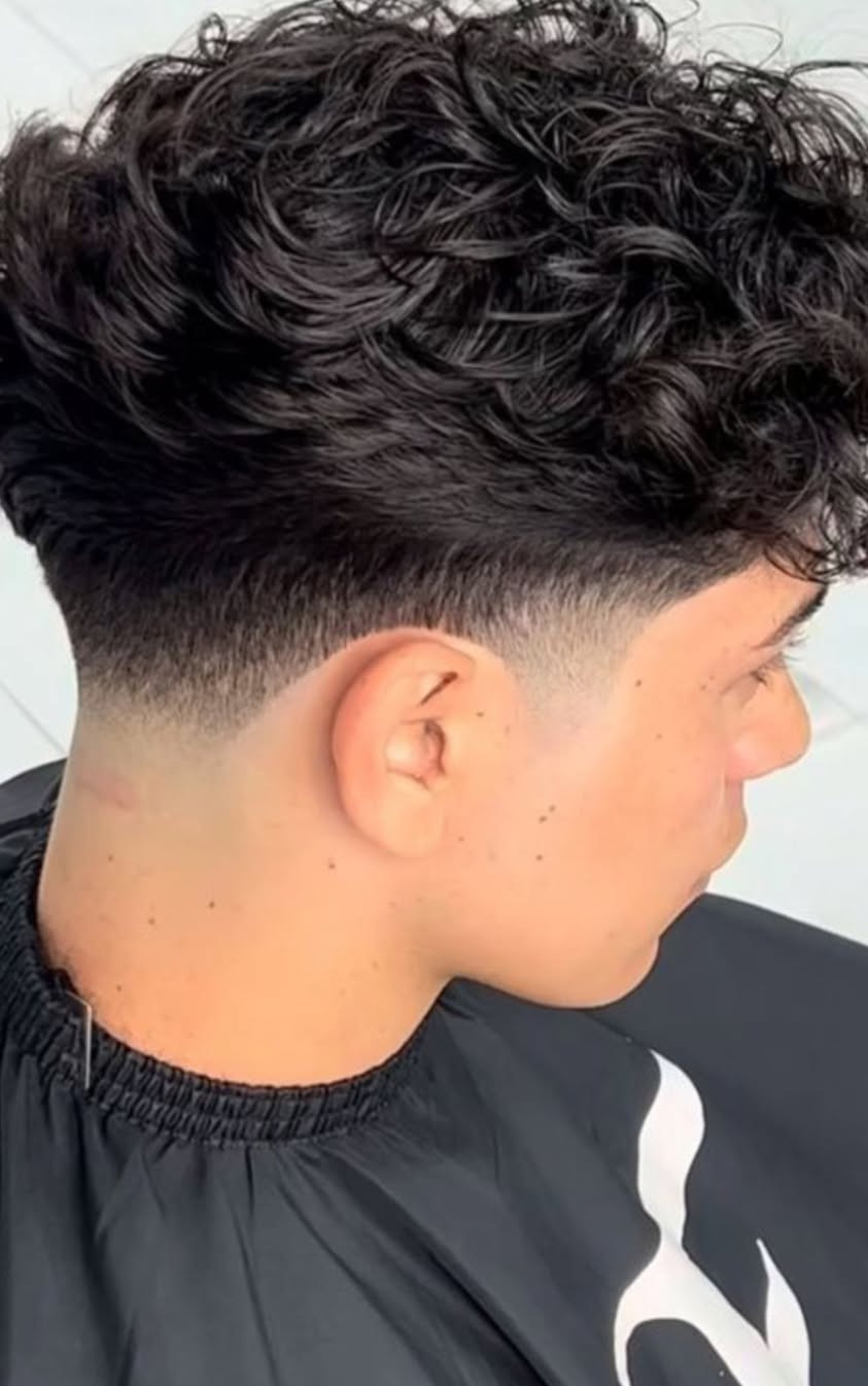 لأول مرة في بابل الفيحاء.  وداعآ للأنتظار
                                 وداعآ لهدر الوقت
                           وداعآ لمعاناة الحلاقة
صار عدكم حلاق جوالvip عندك مناسبة ودايخ بالحلاقه ؟ عندك عيد ميلاد طفلك ومحتار شلون اتحلقه ؟ عندك دوام وما عندك فراغ للحلاقه صار الحلاق يجيك على البيت
كل العليك تتصل*********** وإرسال موقعك على الواتساب ومشكلتك محلوله علما أن الحلاق ذو خبرة وكفاءة عالية@إشارة
