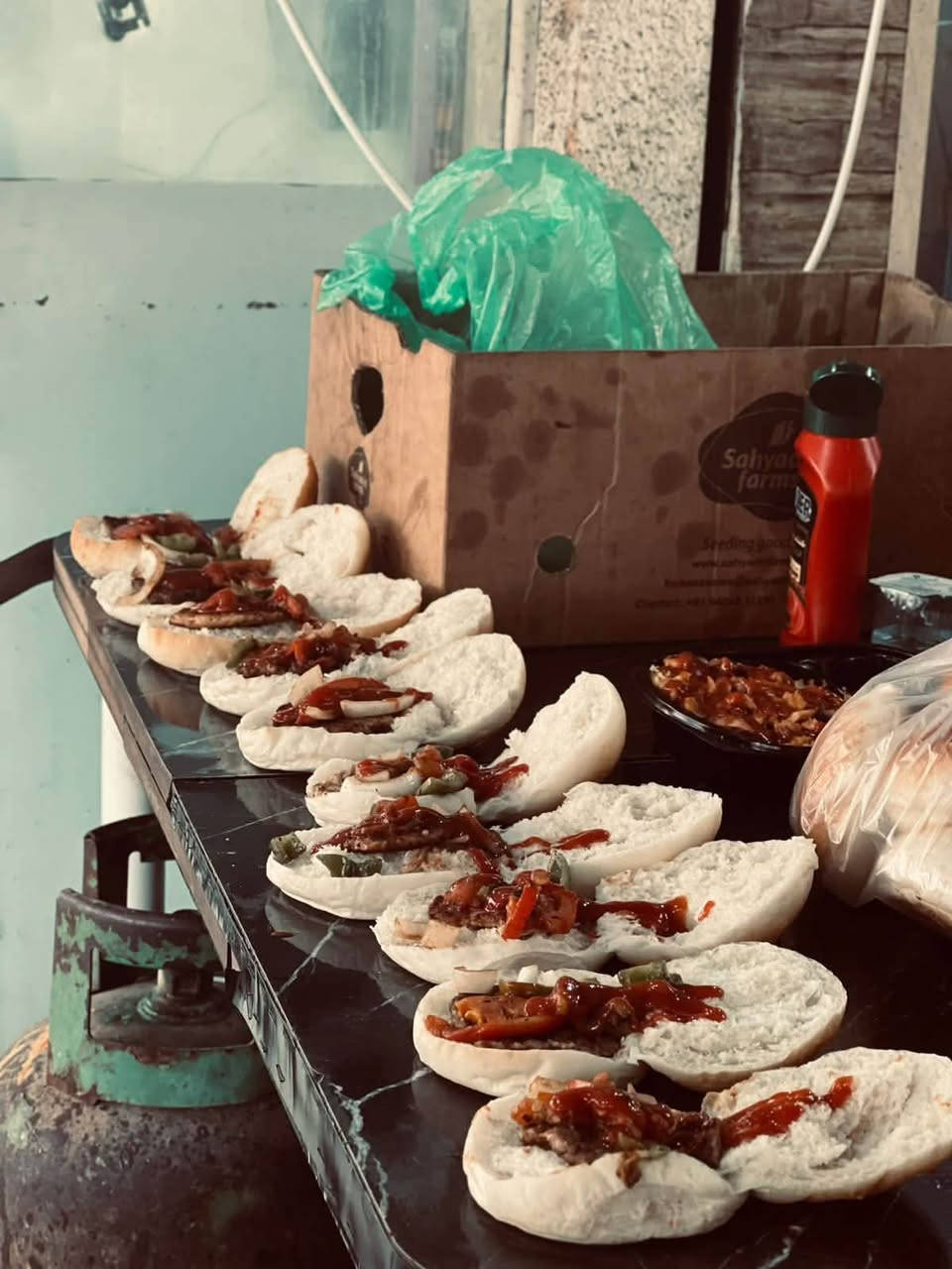 🔥🍢 مشويات أبو أيمن 🍢🔥
الطعم الأصيل… والنكهة اللي تخليك ترجع كل يوم 🤤

✨ عرضنا المميز اليوم بس بـ 10,000 دينار ✨

احصل على:

🍗كنتاكي قطعه كبيره1

🍔 برگر لحم 2

🥙زنجر دجاج1

🍛 نفر ريزو 1

🍟كلاص فنكر حجم وسط1

🎇🎇🎇🎇🎇🎇

✅ لحوم طازة يومياً

✅ أسعار مناسبة للجميع

✅ خدمة سريعة ومكان عائلي

🎇🎇🎇🎇🎇🎇

📍 العنوان: [القيارة الشارع العام قرب جامع الرمانه مجاور مرطبات النجوم ]

📞 للطلب: ***********

لا تخلي العرض يفوتك 😍🔥

مشويات أبو أيمن – اللذة عنواننا
