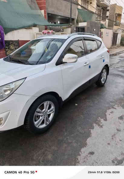 السلام عليكم توسان مديل 2013 خليجي مكفولة كفالة عامة  مكينة 2400 مثل ما موضح بل سونار المرفوق مع الصور  السعر 150$وبيها مجال بسيط  العنوان بغداد الزعفرانية لاتصال ***********
