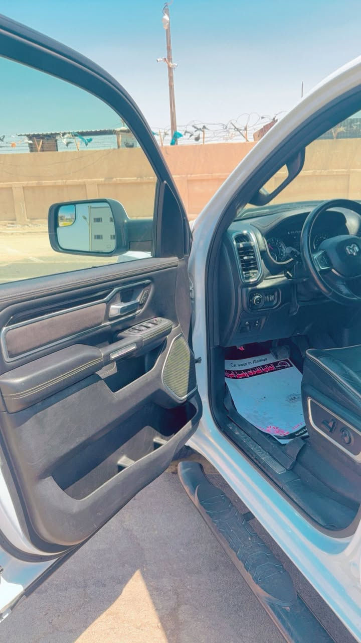رام لارمي سبورت 2022
نضام etorque v8 الكهرباء مساعد بتقليل صرف البنزين وزيادة عزم السيارة
(رقم بصرة باسمي)
مكان السياره بالبصره
تقرير غرق
الدفع: خلفي فقط (2x4)
المواصفات :
دخول ذكي (بصمه)
تشغيل عن بعد
مقاعد جلد
كار بلي 
شاشه كبيره تيسلا
مقعد السائق والراكب كهربائي
تدفئه وتبريد مقاعد امامية
تدفئه ستيرن
حساسات امامية
حساسات خلفية 
كاميرا خلفية 
نظام بريك طوارئ تلقائي 
المرايا الجانبية قابلة للطي كهربائيا 
الشباك الخلفي كهربائي 
إمكانية تعديل ارتفاع دواسات البنزين والبريك كهربائيا . 
هاند بريك كهربائي 
نظام تشغيل واطفاء اوتوماتيك لتقليل صرف الوقود
مرايا بخاصية التعتيم الذاتي 

السعر: 325
الاستفسار: ***********
