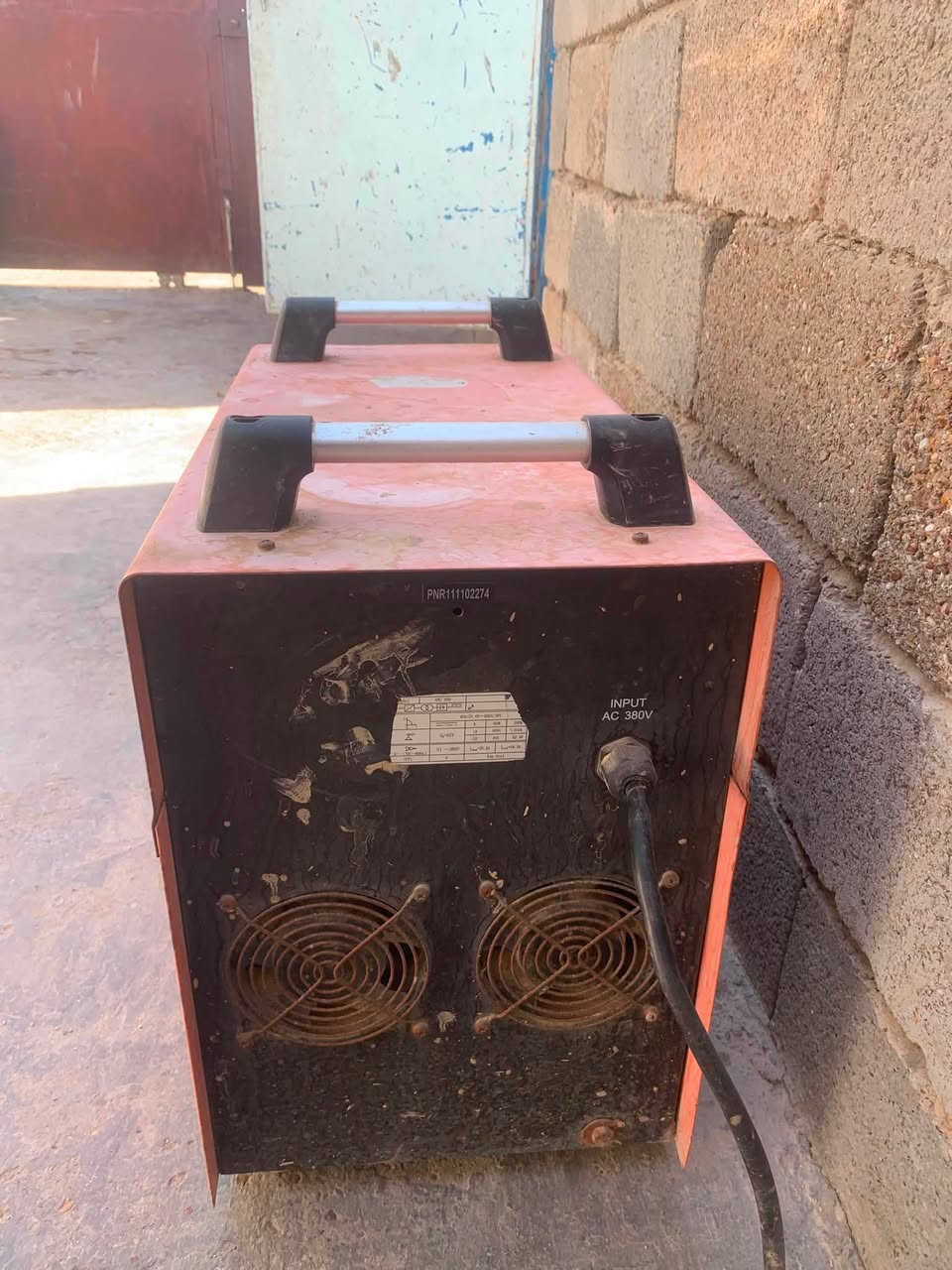 مكينه لحام للبيع سعر ٦٥٠ وبيها مجال مكينه ٣فيز ***********
