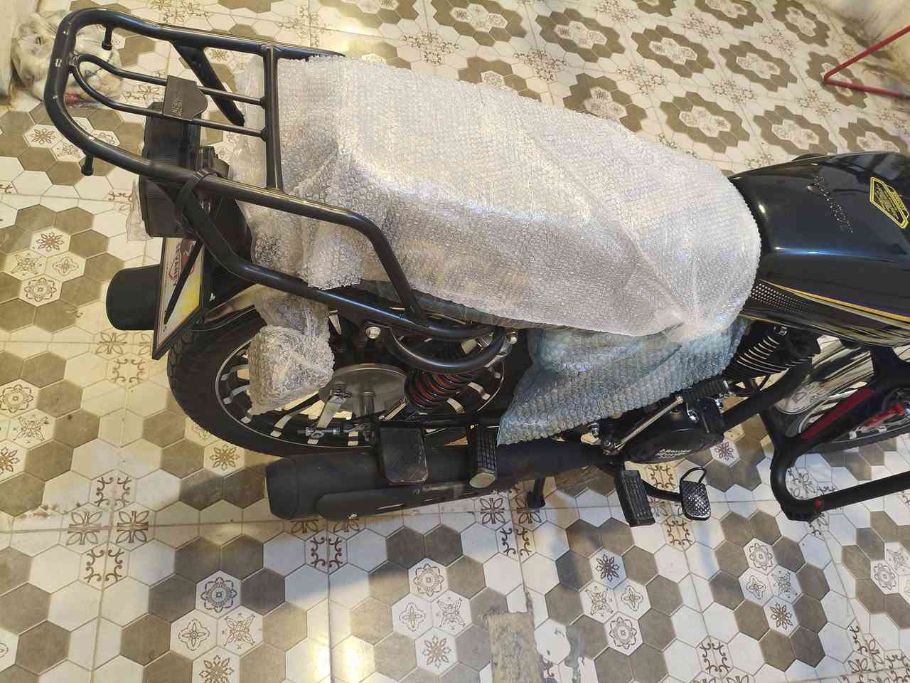 السلام عليكم
للبيع دراجه سيفان موديل 2025بعدها زيرو ماشيه 500 مستخدم 10ايام فقط 
محرك 200دراجه بعدها وضع شركه بصمات ثنين سويجات ثنين السعر مليون بي مجال قليل مكان دراجه الرمادي


**إذا كنت صاحب هذا الإعلان وتريد حذفه لأي سبب، رجاءا أرسل رسالة إلى الدعم الفني**