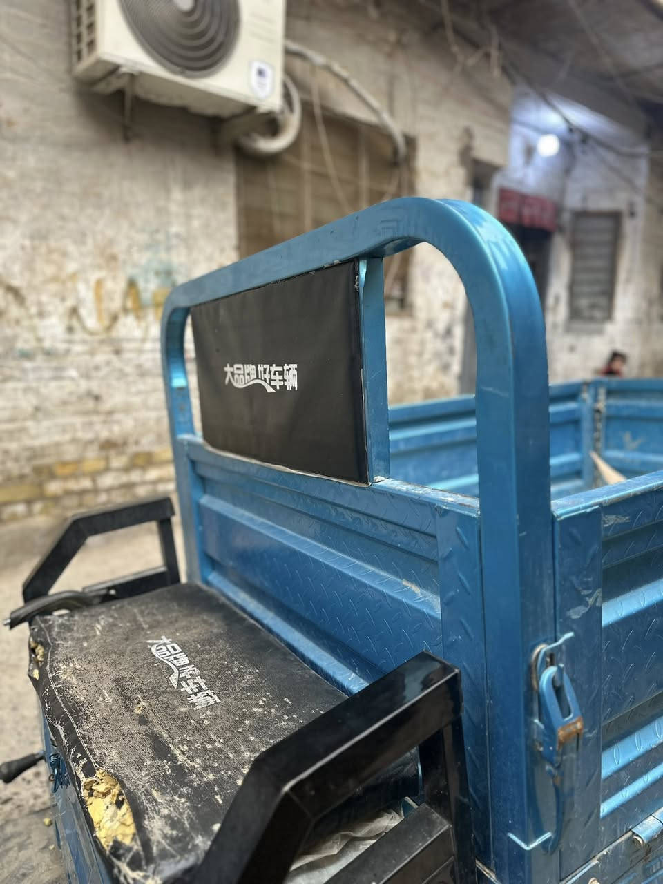 ستوته شحن الحجم الكبير 5بطاريات دبل سعر 1100وبيهة مجال


**إذا كنت صاحب هذا الإعلان وتريد حذفه لأي سبب، رجاءا أرسل رسالة إلى الدعم الفني**