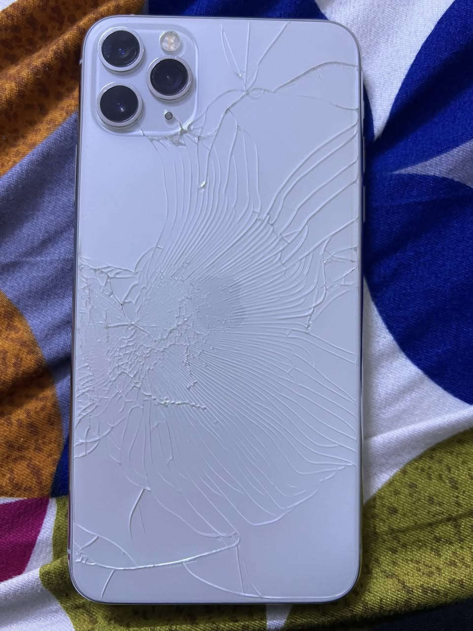 سلام عليكم 11 برو ماكس مبدل شاشه وبطاريه 100 وضهر مكسور ذاكره 256 نموذج Mكلشي شغال بيه بس فيس ايدي وكف بسبب تحديث برمجه يرجع طبيعي نضيف الجهاز كلشي شغال بيه مثل ما موضح بل صور المكان بغداد المشتل حي المعلمين الرقم *********** السعر 230 وبي مجال بسيط
