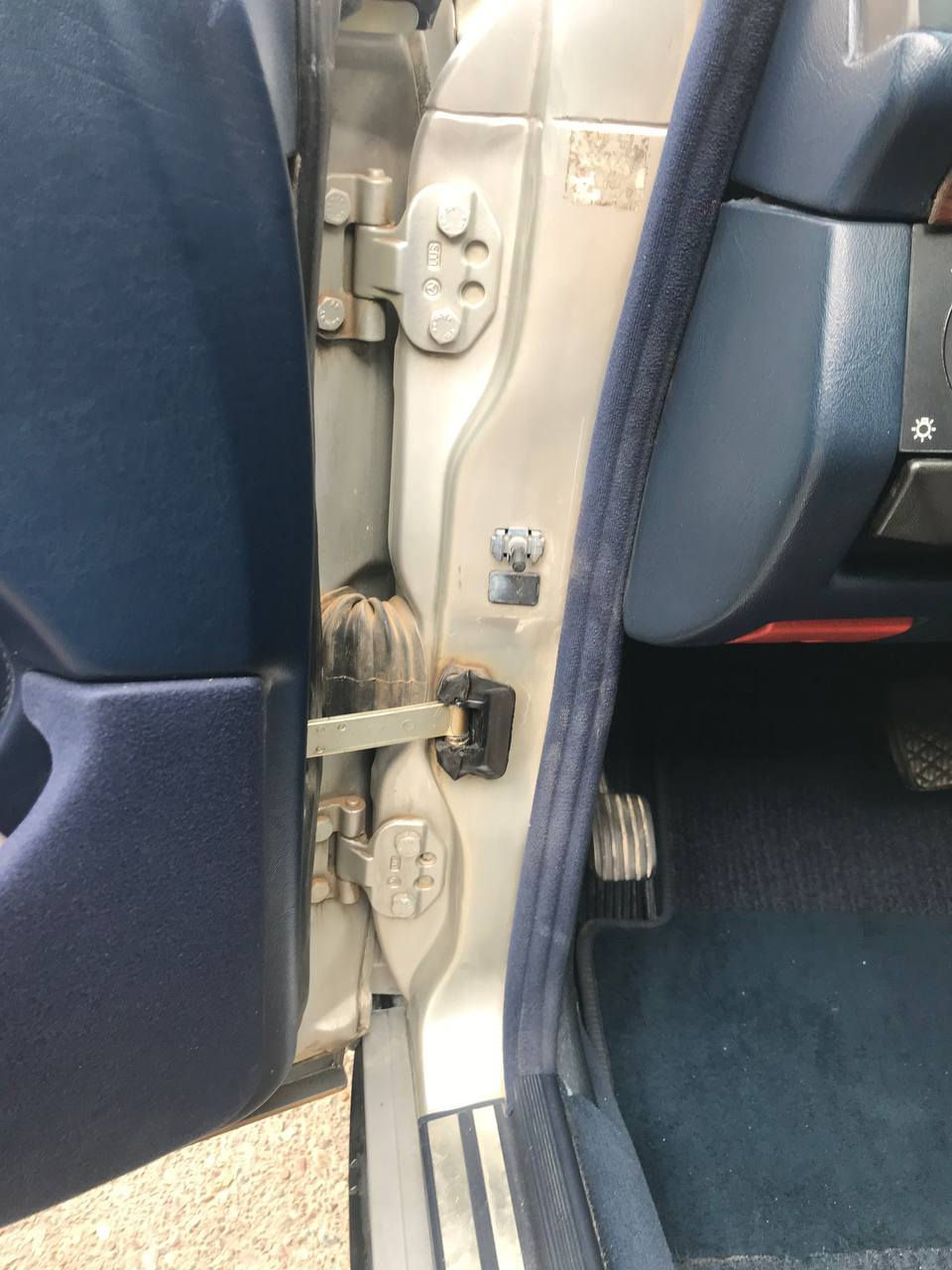 السلام عليكم مارسدس دب رقم بغداد بسمي مكينه 300بلاد قبق اسود  سياره جاهزه وبلاد مصبوغه جماليه فقط دواخل مامصبوغه قواعد االدبلات سليمه بدون خياس كهربائات بلاد السياره جاهزه ومكفوله من الضربه ماعدا صبغ الجماليه السعر 80$ المكان الديوانيه ***********
