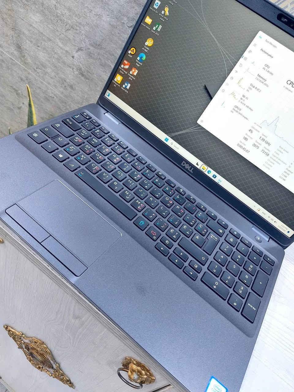 تدور ع لابتوب معالج قوي حرف (H) حجم شاشة كبير 15.6  للدراسة و البرامج الهندسية والحسابية  الك هاي .
 وبسعر ثابت 380الف دينار وتوصيل
Dell Latitude 5501 Ci7 جيل تاسع 
Core i7-9850H
8 GB  DDR4 RAM
256GB SSD2.5 HARD
15.6 screen 1920x1080 FHD 
Back-light Ar-En
Charger dell 130w  شاحن اصلي 
يمكن للزبون فحص اللابتوب وتشغيله والتأكد من المواصفات قبل استلام اللابتوب.

عنوان المكتب بغداد شارع الصناعة مجمع الرياش مكتب اليسر للتواصل والحجز ***********
