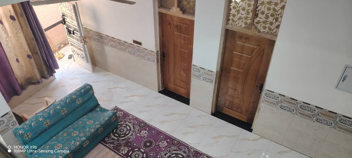 للبيع دار طابو صرف حي الكفاه خلف مستشفى التركي المساحه ٢٠٠م اربع غرف نوم صاله مطبخ كلدور عدد ٢ جاهز اتصال ***********
