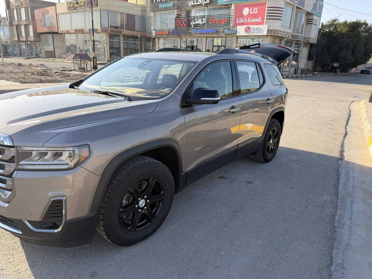 السلام عليكم شهر رمضان كريم عليكم وصيام مقبول 
جي ام سي اكاديا فئه AT4 
‏‎رقم بغداد
‏‎-الموديل :2023
الحادث دعاميه مصلحه ولحيه مبدله بلادي وبارد باب سكن 
رجاءً اتصال فقط
مكان سياره  واسط 
لاستفسار ***********
فول مواصفات 
‏‎-المحرك 3.6L（ستة سلندر ) 
‏‎-لايتات زينون اصل عالي وناصي مع حاجب LEDمع كشافات دعاميه
‏‎-رادارامامي مانع تصادم
‏‎-حساسات امامية اصل
‏‎-حساسات خلفيه اصل
‏‎-حساسات ورادارت الجانبيه بالمرايا الجانبيه
‏‎-كشنات السيارة جلد اسود
‏‎شاشة الدشبول حجم كبير للتحكم بايعازت السيارة
‏‎-تحكم فول كهرباء الكرسي السائق والركب
‏‎-بصمات عدد خمسة بواب مع بصمة جنطة وبصمة تشغيل
‏‎-ثلاث قطع تبريد
‏‎-تدفئه وتبريد الكرسي المقدمة
‏‎-تدفئة بالستيرن
‏‎-السيارة 7 راكب مع الكشنات الخلفيه منفصل ملكي
‏‎-جنطة كهرباء
‏‎-تشغيل عن بعد
‏‎-دبل كزوز
‏‎-تطعيم صاج الدواخل المركبة
‏‎-سستم صوت BOSE
‏‎-اشاير بالمرايا الجانبية
‏‎-تحكم ستيرن جهتين بلوتوث حاكيةوكروس سرعة تحكم صوت
‏‎-نظامABSمانع انزلاق
