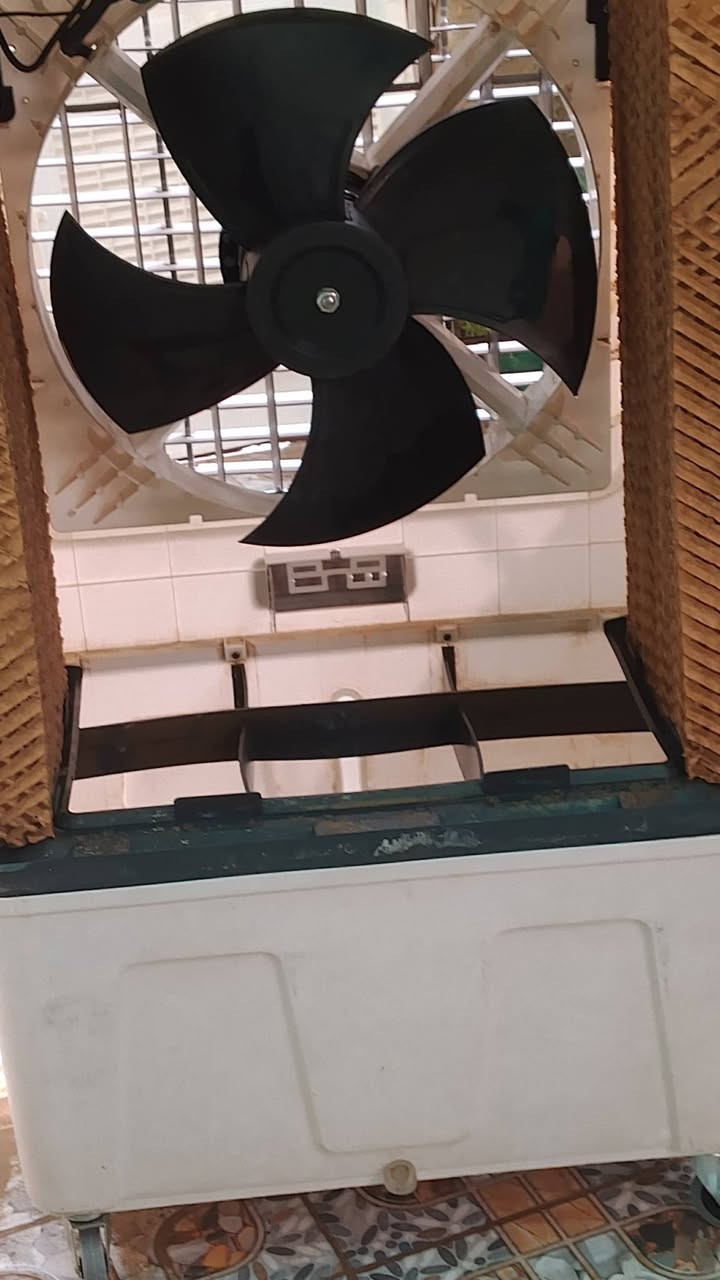 سلام عليكم مبردات اثنين نظاف للبيع ***********
