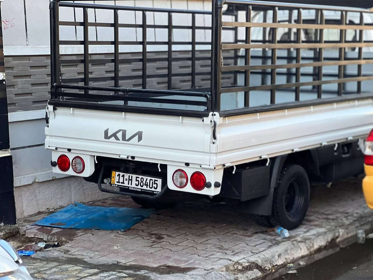 ماشيه 20 الف تقربين
مكفوله 
رقم بغداد ب اسمي
مكانها صويره حي الزهور 
***********
164وبيها مجال للطبين
