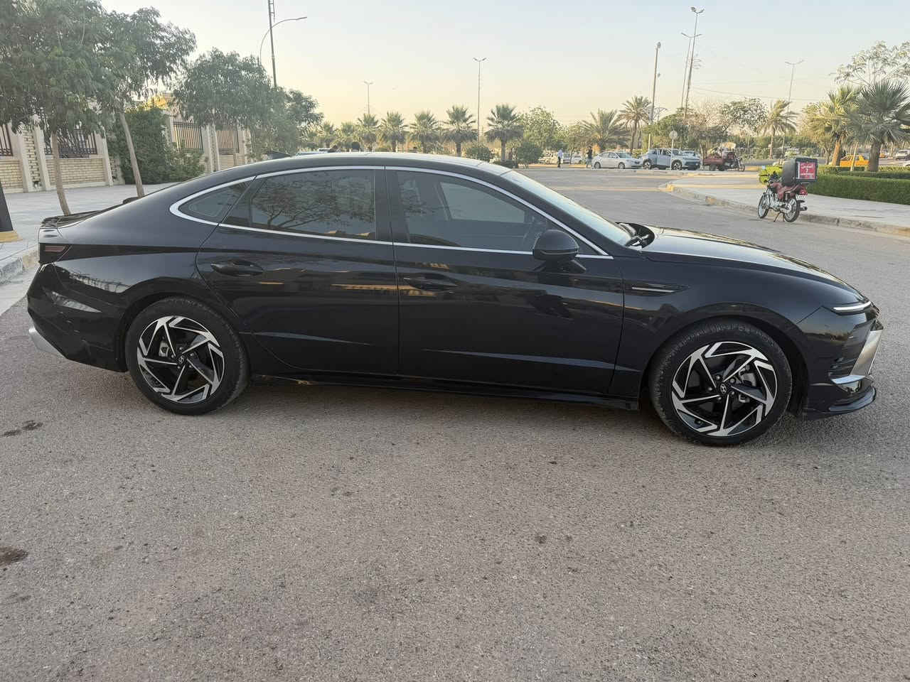 سوناتا 2024 فول بيع او مراوس 
بانوراما/ويل كب الجبير/رادار امامي وجانبي وخلفي/قيادة ذاتية
تحديد مسار/نقطة عمياء/شاشة جبيرة متصل/فول تحكم استيرن
لد مسطرة امامي خلفي/لايتLED/ بك لايت LED/ تدفئة كشنات
بصمة ابواب وجنطة/تشغيل عن بعد/ابل كار بلي/اندرويد اوتو
اوتو هولد/3 وضعيات قيادة/مكينة 2500 cc /كير 8 سرعات
شحن واير ليس/ شفتات ستيرن/ ماشيه 6 الف قابل للزياده
حادثه جاملغ او باب السايق بيه بطرف البنيد والهلال الجاملغ الخلفي او مكان بسيط جدا بالجنطه شبه التكحيل 
ايرباك البرده السياق والكشن السياق 
السعر 185 وبيه مجال  
*********** اتصال او واتساب
