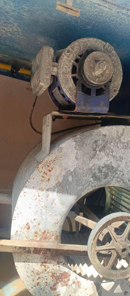 مبرده سوبر سرعتين الماطور بلادي أي عيب مابيها بس بيها زرف صغير من الگاعيه بس ما تنطي مي السعر 85 وبيها مجال الشراي يتصل ***********
