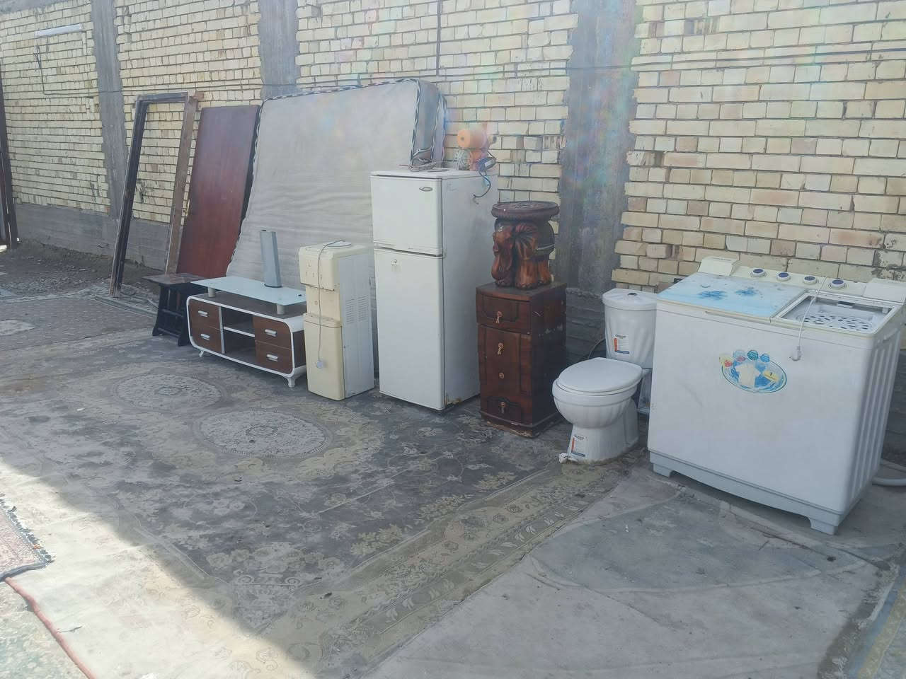 السلام وعليكم لبيع غراض شراي يتصل وموجود خاص وتساب وخادم مكاني حي اور سبع قصور شارع  ابو علي يم جامع لحمزة ***********
