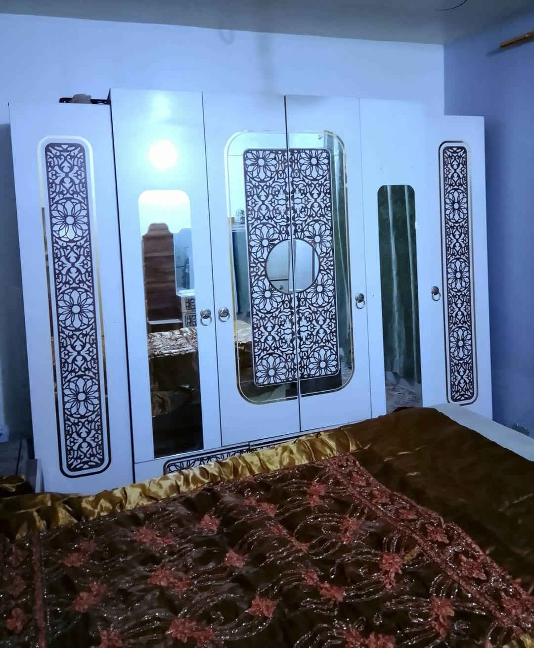 غرفه نوم تركي درجه اولى ٦ أبواب مناقصه اي شي مثل ما موضح كدامكم بالصور / للتواصل الاتصال على الرقم التالي *********** أو مراسله الواتساب على الرقم التالي ***********
