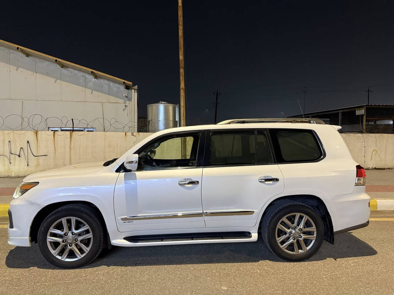 لكزس 2013 s بريم فول مواصفات 
رقم بغداد ٤ ارقام
مكفوله من الضربه و الصبغ و التبديل
السياره ادامتها و فحصها كله بالشركة ما ناقصها برغي 
جلد قرميدي 
جكات صعود و نزول
كل الكشنات كهرباء 
صندوق كهرباء 
4 كامرات 
محرك كير كفاله عامه 
رادار 
رفع رباعي وضعيات 
وبعد هوايه بيها مواصفات متخلص
ماشيه ١٧٠ 
مكان السياره بغداد 
السعر ٤٣ وبيها مجال 
رقم الهاتف ***********
