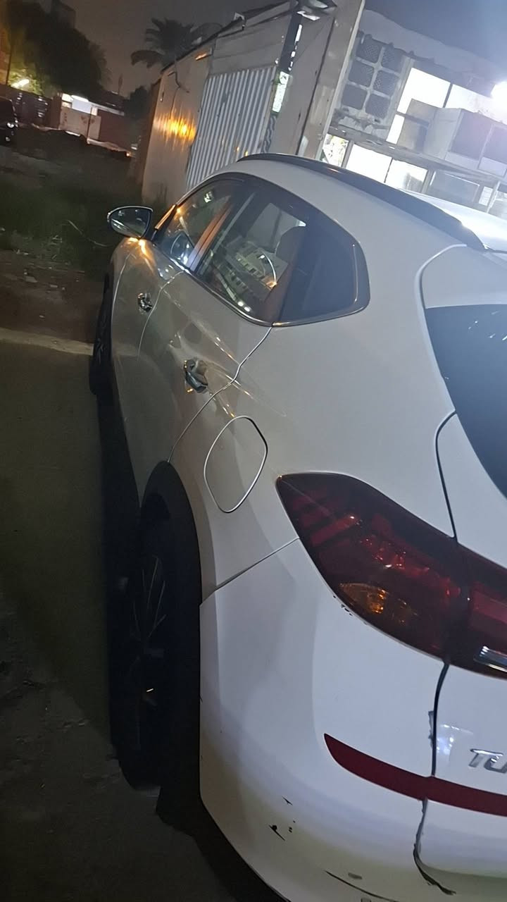 سلام عليكم توسان ٢٠٢٠لبيع خليجي  فول ١/١بنوراماشحن لاسلكي مري شفط كشن كهرباء يعني فول بيه حادث بل عراق بنيد ودعاميه السعر ١٨٥ تواصل ***********
