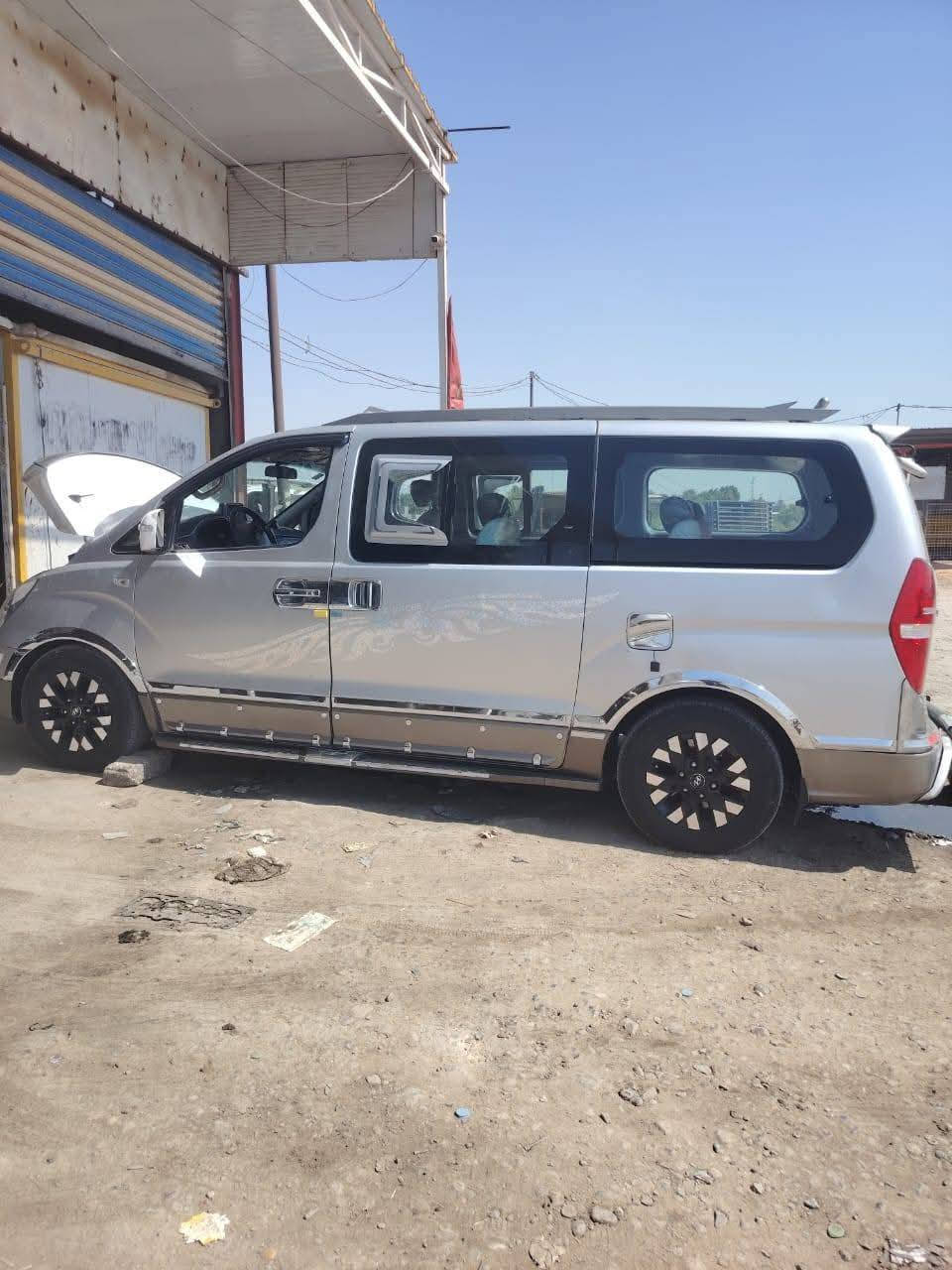 السلام عليكم ستاركس للبيع موديل 10 مسكر سبلاين اصل السياره مكفوله كفاله عامه رقم الهاتف ***********.....***********
