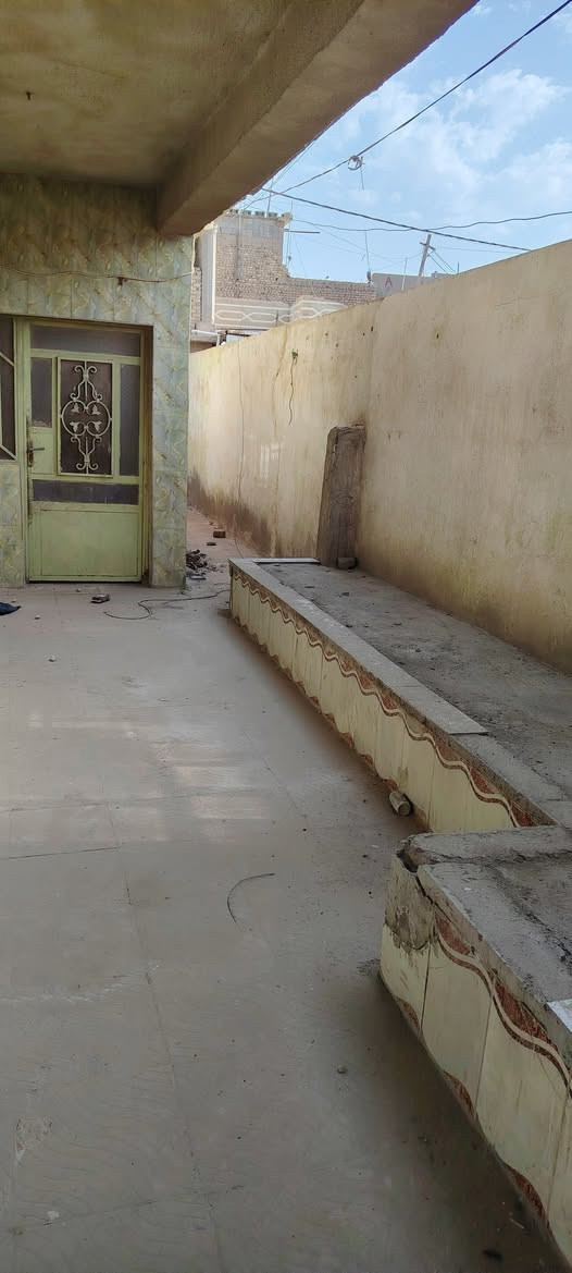 ياالله 
اقره المنشور  وشوف الصور 
يلا تتصل وبالخدمة
بيت بالفلاحية طابقين يقع ع 3 شوارع
صب مسلح وطابق الثاني عكادة نضيفه كلش
مساحته 140 بالسند واقع حال 185
مكانه خلف سيد ابراهيم ابو الانترنيت مقابل مدينه الاحلام مسافه 50 متر ع الشارع الرئيسي قرب صيدلية عالم الدواء
خدمات كاملة من كل النواحي 
البيت سيراميك كامل وشتاكير السطح
بس  متروك صارله فترة  يرادله ترتيب 
عارضه 115 بي مجال 
*********** وتساب+اتصال
