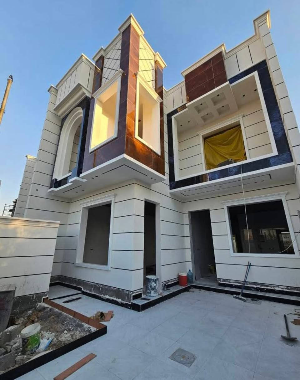 🏡 دار حديث مميز للبيع - البصرة (أبي الخصيب) ***********
​فرصة ممتازة للسكن المباشر في بيت العمر بتصميم عصري وبناء متين!
​📌 تفاصيل العقار:
​المساحة: 200 متر مربع.
​عدد الطوابق: طابقين (بناء جديد وجاهز للسكن فوراّ).
​التصميم الداخلي: يحتوي على 6 غرف نوم بنظام سويت توفر الخصوصية والراحة التامة.
​البنية التحتية: بناء درجة أولى، صب الأساس رفت لضمان أعلى مستويات المتانة والأمان.
​📍 الموقع:
​العنوان: البصرة - أبي الخصيب - البهادرية.
​الميزة: موقع استراتيجي وقريب جداً من الشارع العام الداخلي (السايدين).
​📞 للاستفسار والتواصل:
​للمزيد من المعلومات أو لتنسيق موعد للمعاينة، يرجى الاتصال مباشرة على الرقم:
📱 ***********
