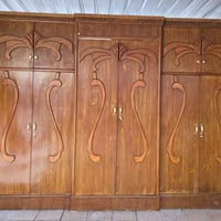 غرفة خشب • ٦ أبواب • رفاعي قرب المستشفى