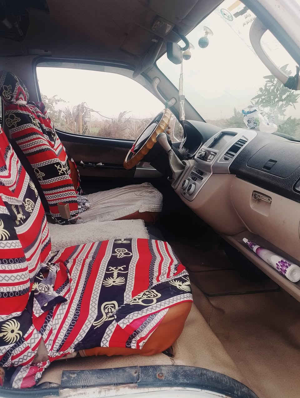 السلام عليكم سياره للبيع جنبي H1 مديل 14 رقم ميسان سنويه 27 مكينه كير اكسل كفاله عامه دوشمه جديده بيهه تلحيضات السعر 75 وبيهه مجال الشراي يتصل *********** مكان ميسان
