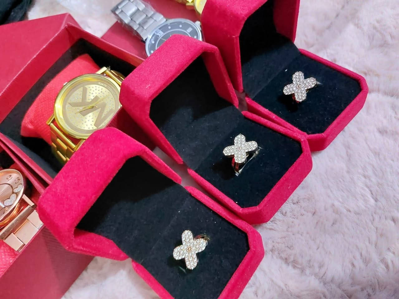 شلعه ساعات. وبوكسات. لبيع


**إذا كنت صاحب هذا الإعلان وتريد حذفه لأي سبب، رجاءا أرسل رسالة إلى الدعم الفني**