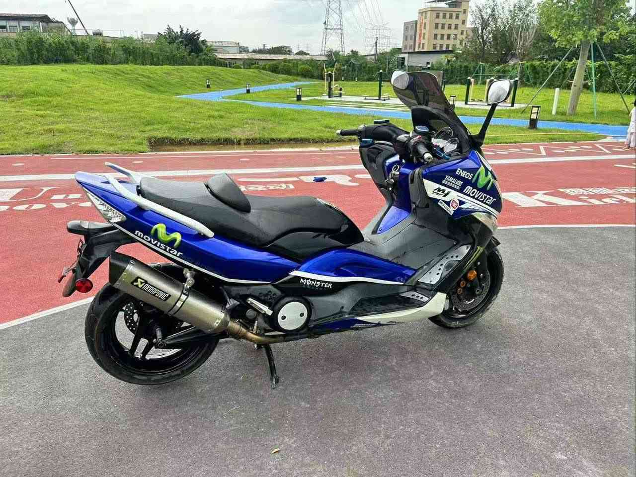 سلام عليكم تي ماكس 11 مزاد امريكي بس صارت ضربه بلكفر كفراتها جاي عمل من الخارج السعر 44 وبي مجال العنوان بغداد  متواجد فيس واتساب اتصال ***********
