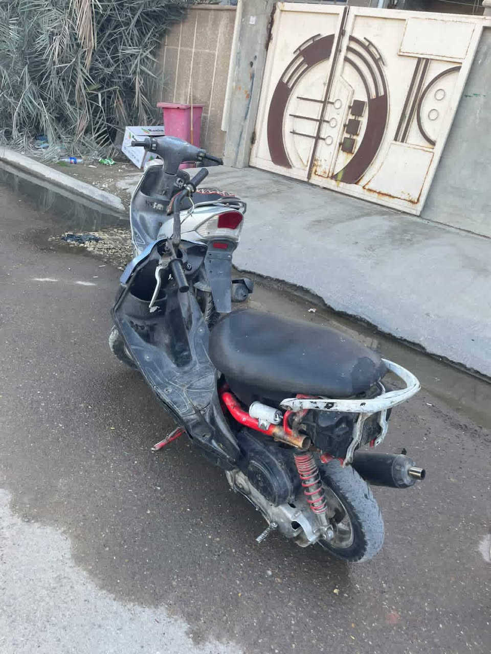 السلام عليكم دراجه ماكس قجمه للبيع كوم حديد سعرها 150 مكاني بغداد الامين الثانيه قرب  جامع مالك بن أنس رقمي *********** موجود وتساب و موجود ماسنجر
