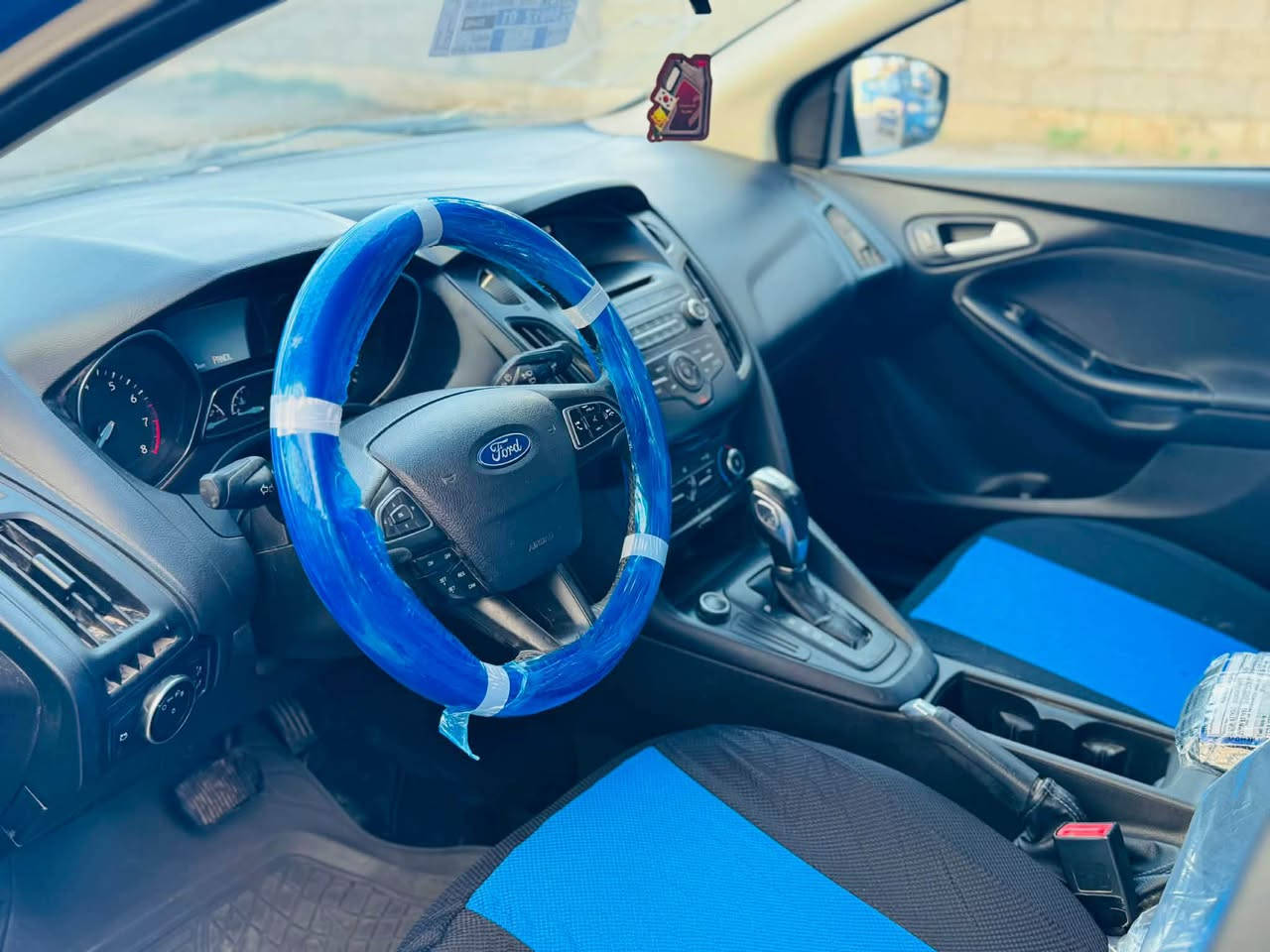 فورد فوكس 2016 جاهزه من كلشي محرك 4سلندر بدون توربو المرغوب حادثها جاملغ وبونت شرط بدون دواخل بدون ايرباكات .رقم اربيل باسمي تحويل وكاله شرط سعر76ومجتل عنوان اربيل 
***********
***********
***********
فورد فوكس 2016 زور جوان بناو خوم  ته بريد توماتيك دو بارجه بوياغ بى ليدران مه كينه 4بستن بى توربو مه رغوب سعرى 76ورقه و مجال شوين هه ولير أربيل, العراق
