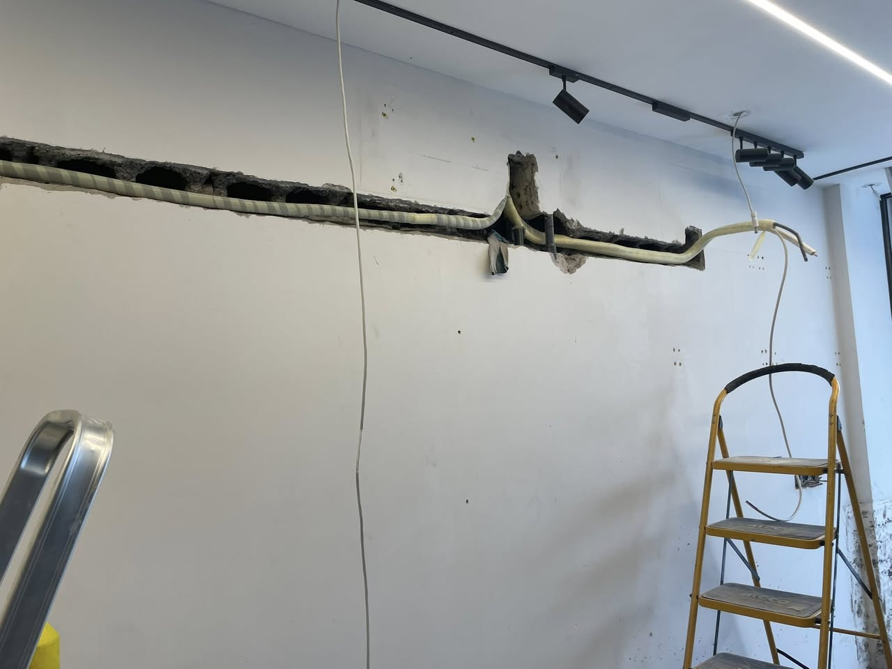 نصب سبالت   وصيانه و تنظيف كافة أنواع أجهزة التبريد موقعياً و بكادر متخصص مع الضمان  .. 👷🏻‍♂️

يعنى عندك صيانة أو تنظيف لا تحتار   سبلتك مابي برودة لا تحتار سبلتك دفع الهواء ضعيف لا تحتار، إتصل بينا و راح نجيك لباب بيتك .. 

   ماعليك فقط الاتصال بمركز خدمة العملاء  على الواتس اب  
***********

🟥  تنظيف موقعي  لجميع الدوائر والشركات مع الضمان 
🟥 صيانة - شحن غاز مع الضمان - نصب - غسل 
عمل فاكيوم ..
***********
