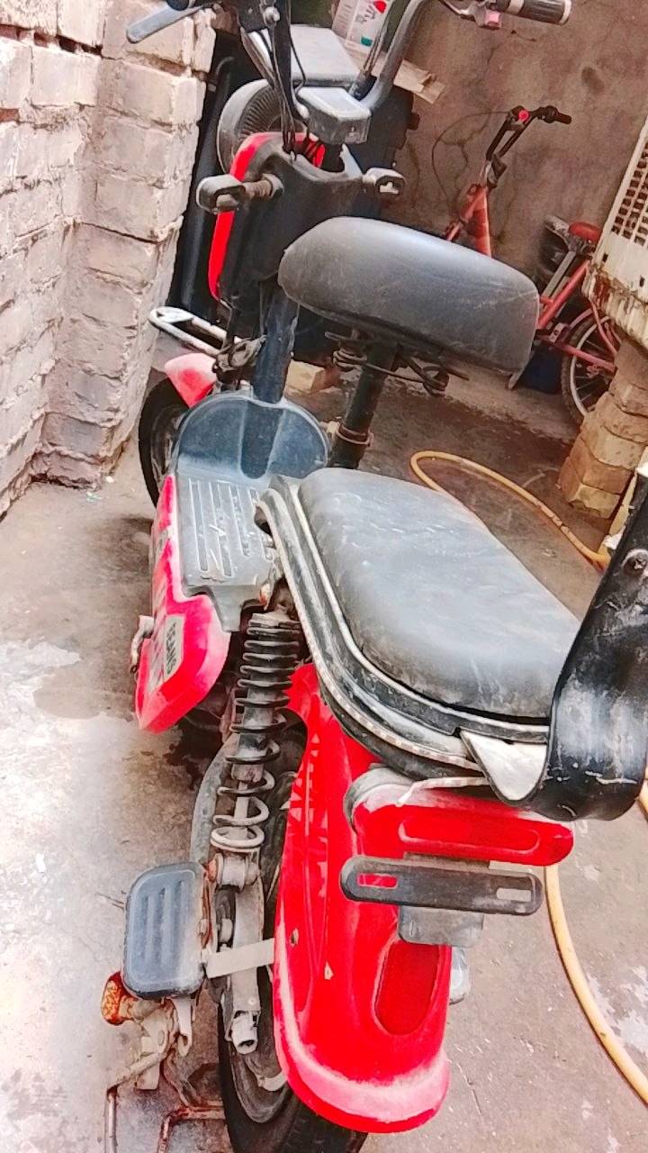 دراجة شحن😎

حجم14 

دراجة نضيفة💯

نقص بس4بطاريات حجم صغير