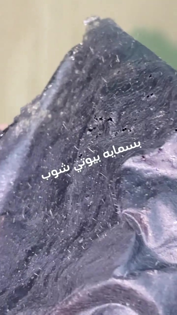 بنات، شفتوا الفيديو؟ 😱
لازم تشوفون النتيجة بعينكم! استخدمت هذا القناع الأسود الكوري  وما توقعت ينظف البشرة بهالعمق!
شوفوا بالفيديو شطلع من مسام وجهي.. حرفياً سحب كل الأوساخ والرؤوس السوداء اللي تكون "داخلة" جوه البشرة وما تبين بالعين المجردة! القناع يحتوي على مواد فعالة تدخل للمسام وتسحب كل هالشوائب، بالإضافة للشعر الوبري اللي يضايق بالمكياج. 🧖‍♀️✨
والأحلى من هذا كله؟ مو بس ينظف، لا! القناع يترك البشرة رطبة ومنتعشة، مو مثل باقي الأقنعة اللي تنشف الوجه. حرفياً كأنما سويت تنظيف بشرة بالصالون ببيتي! 😍
من الأخير.. اللي تريد تخلص من الرؤوس السوداء المزعجة وتخلي بشرتها صافية، ناعمة، ومرطبة، لازم تجرب هذا القناع.


**إذا كنت صاحب هذا الإعلان وتريد حذفه لأي سبب، رجاءا أرسل رسالة إلى الدعم الفني**