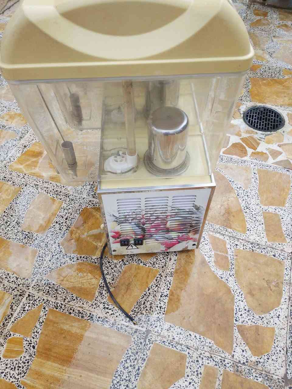 سلام عليكم للبيع مكينه شربت شرط شغل وتجميد ونظافه ‏‪***********‬‏
