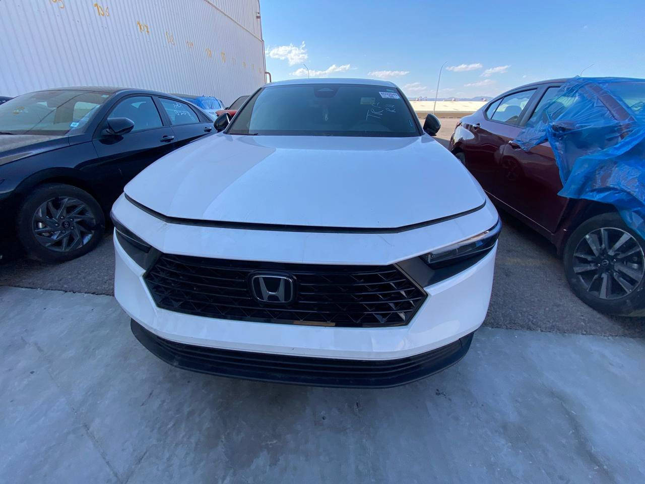 سلام عليكم
هوندا اكورد 2024 هايبرد ماشيه 18
 
🔴سيارة موجودة حالياً بل  حره 

⚠️السعر 165  ورقة مطروحه بل حره

(( تصلح للدخول كتاب شهداء او حره

الحادث كما موضح بالصور
للاستفسار 
***********
