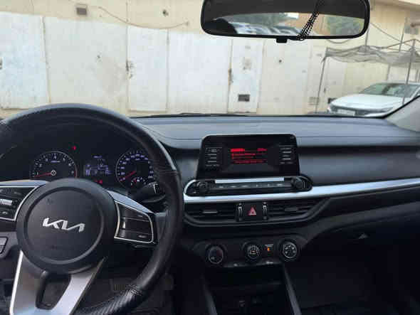 كيا سيراتو ٢٠٢٤ خليجي 
محرك ٢٠٠٠ دوش 
مواصفات السيارة ستندر 
تحكمات ستيرن 
حساسات خلفية 
ماشية ٤٧ الف 
السيارة جديدة بيها كم زلغ بالدعامية 
مكان السيارة بغداد 
السعر ١٨٠ 
الرقم *********** Colombo
