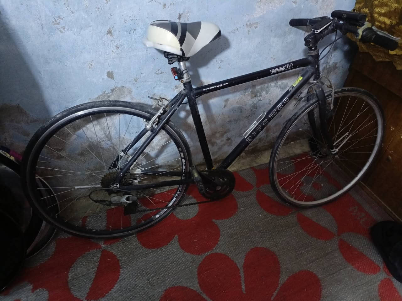 السلام عليكم
بايسكل c700 ياباني مختم 
فريم 52او50
 3*7سرع 
خفيف وسريع 
 السعر 100 
*********** واتساب 
مدينة صدر
