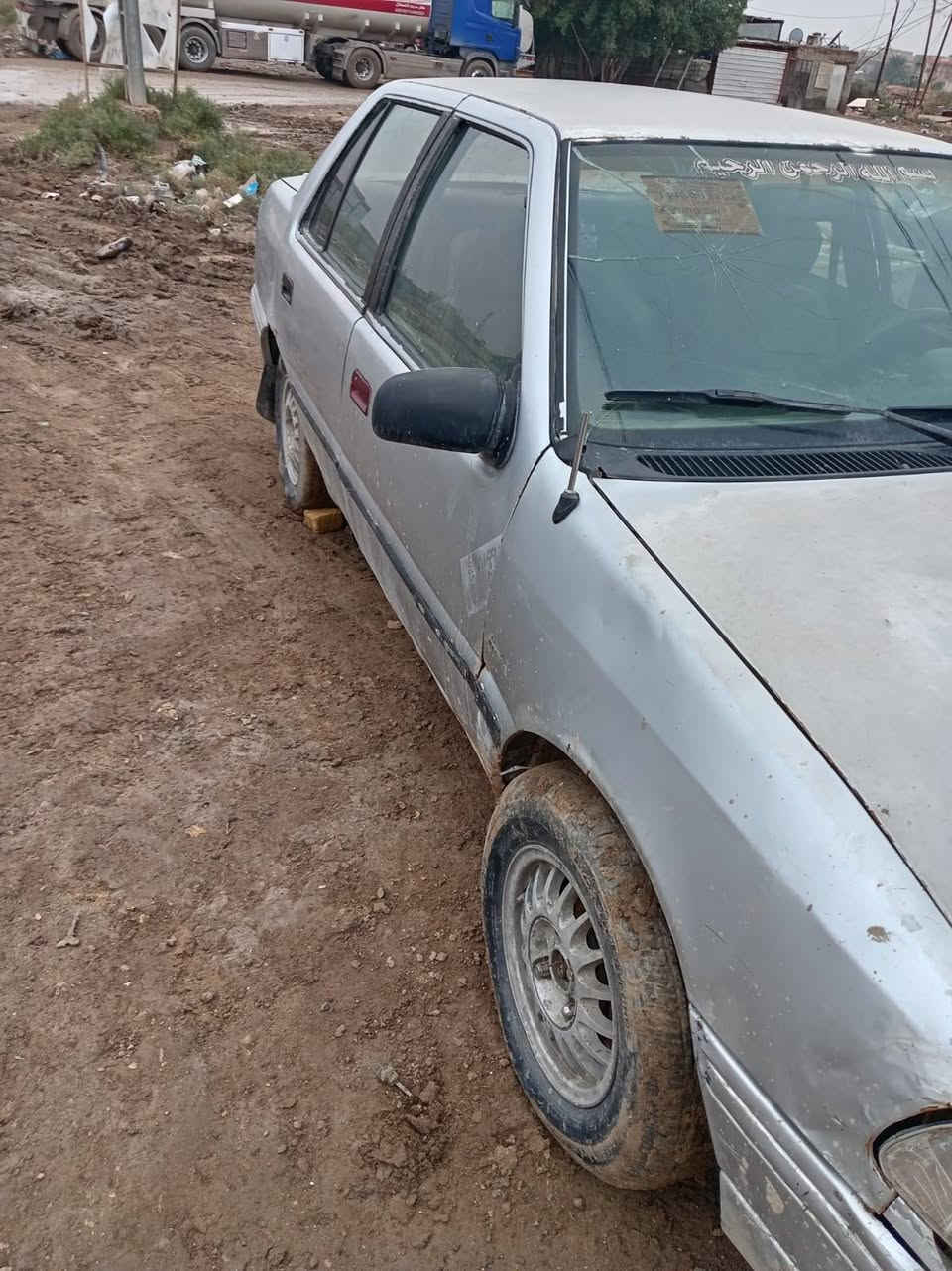 السلام عليكم سياره رقم كربلاء شغاله كلشي مابيها سعرها 11ورقه مالك موجود والسياره بلديوانيه موجوده
***********
