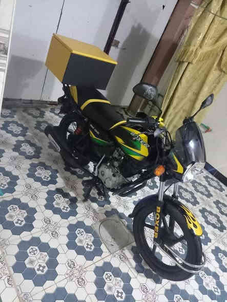 السلام عليكم درجة بوكسر البيع مرقم نكليزي ديالى بسمي موديل 20 كلاسيك تجي تفحص وتاخذ نضيف رقم *********** سعر 1800 وبيهه مجال المكان ديالى بعقوبة
