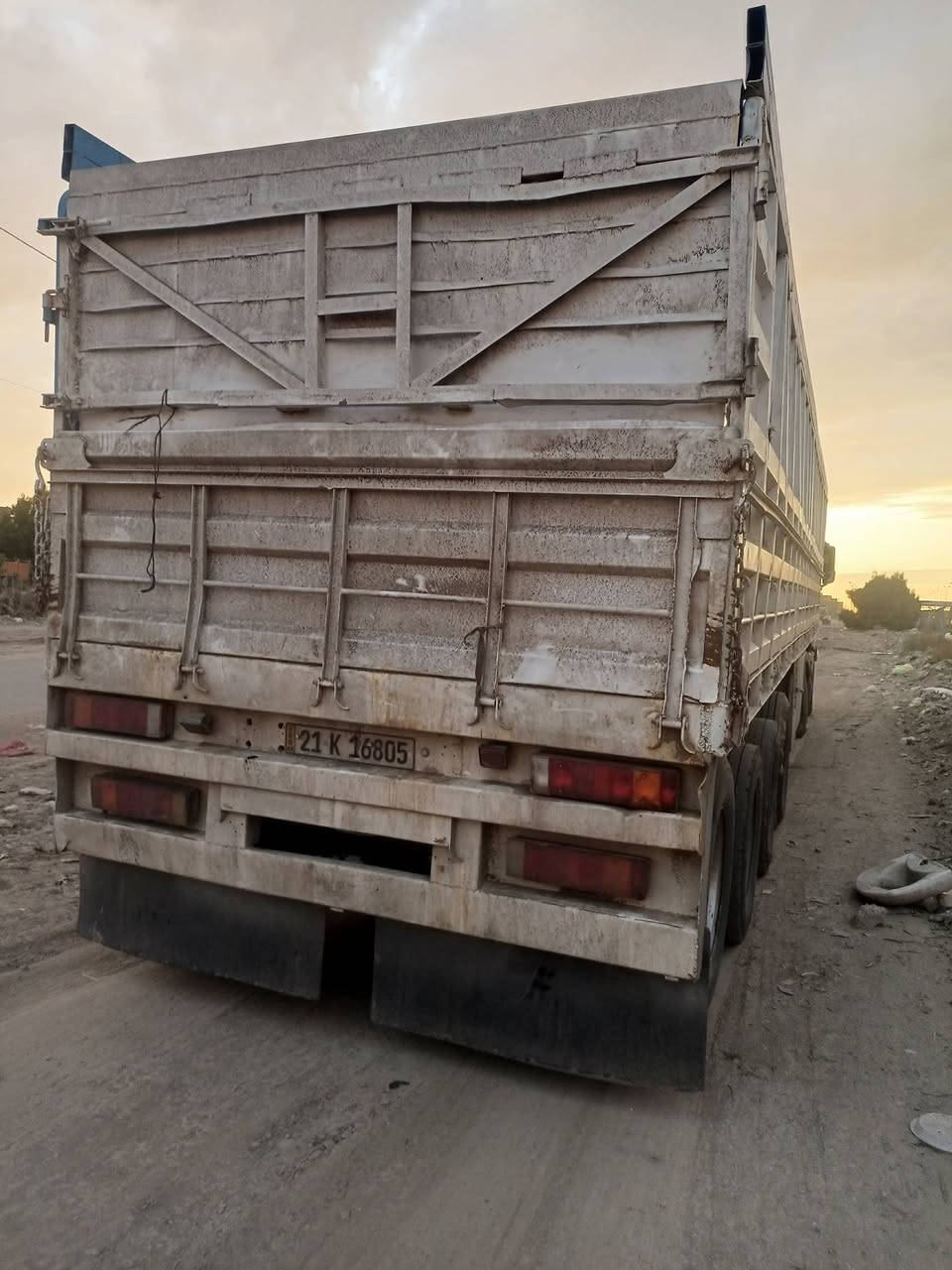 للبيع عربانه حداديه شاصي 16دناكير 16مربع الماني 4دناكير  الطول 12ونص ارتفاع 190 فصخ وربط العربانه  التفاصيل أكثر خاص واتساب *********** ***********
