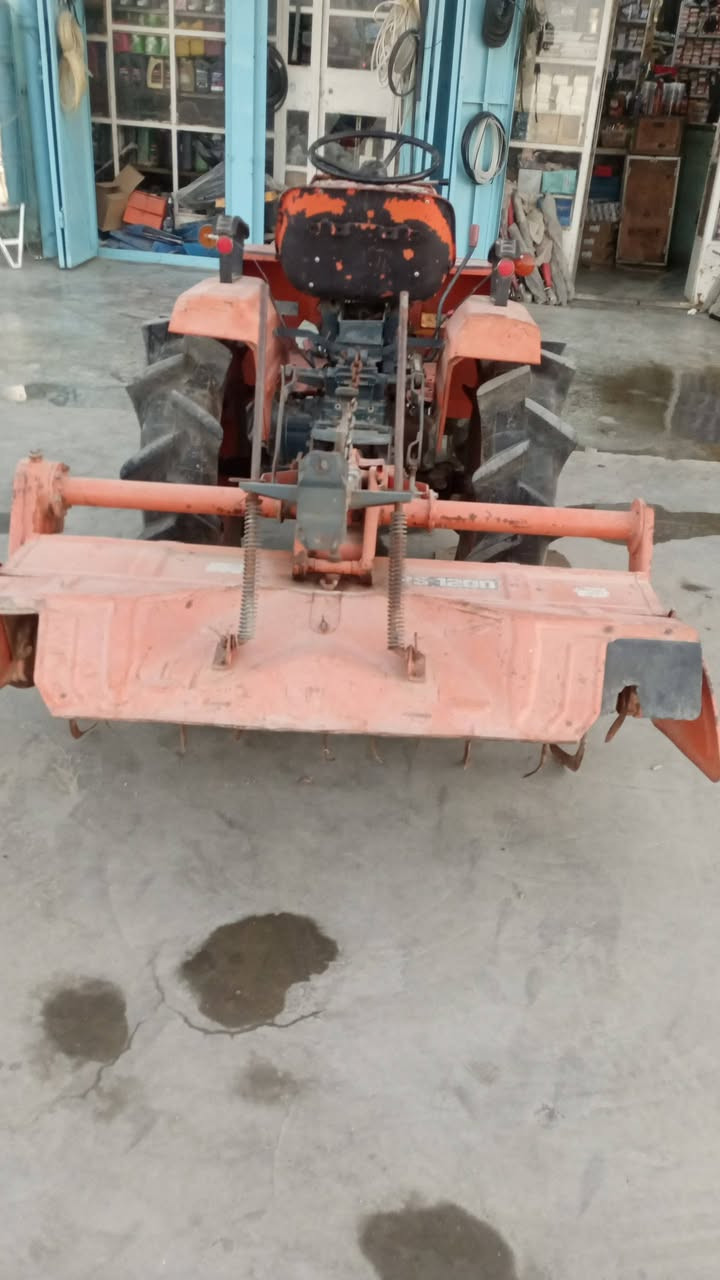 سلام عليكم كأبوته للبيع محرك 3بستم حجم 1200
نضافه فول كهربائية كله شغاله للاستفسار الاتصال على الرقم ***********

