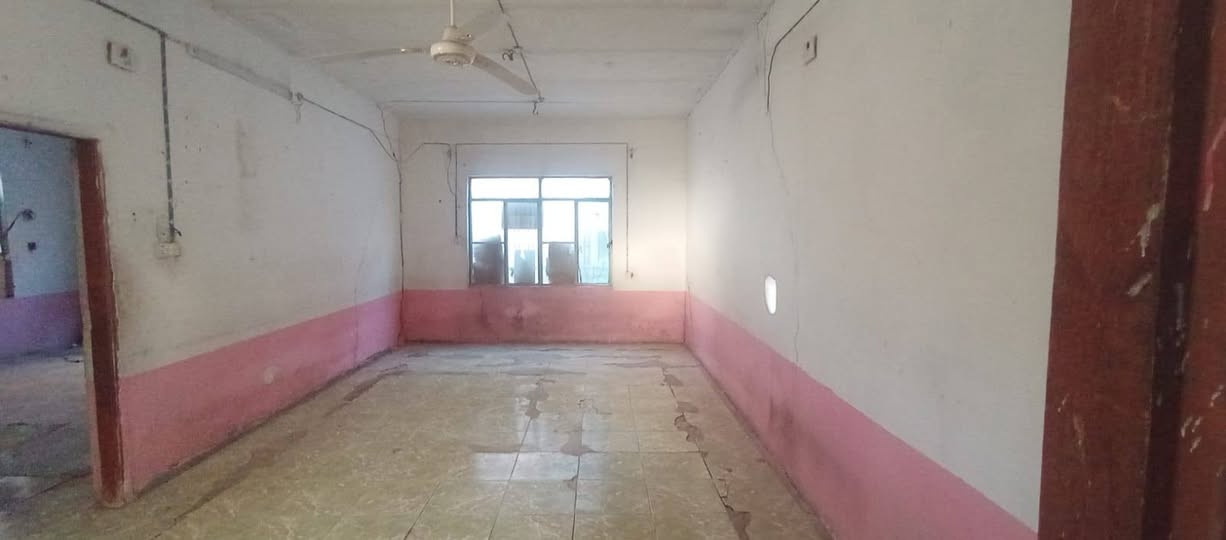 بيت زراعي للايجار 150م شارع الزوار خلف مسجد السهلة غرفة وصالة ومطبخ 150الف للاستفسار ***********
