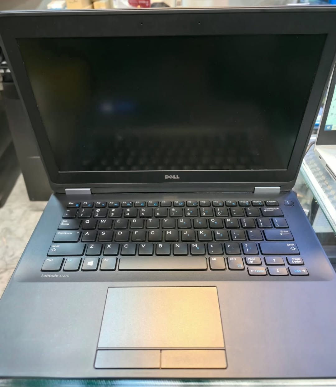 Laptop Dell Latitude E7270
CPU : i5 6th
RAM : 8G
HARD : 256ssd
SCREEN : 12.5"
GPU : intel
الملحقات : 
شاحنة اصلية + حقيبة و ماوس
العنوان :
 موصل - المجموعة الثقافية ـ قرب نفق الجامعة - مجمع الغانم
للتواصل : 
***********
***********
