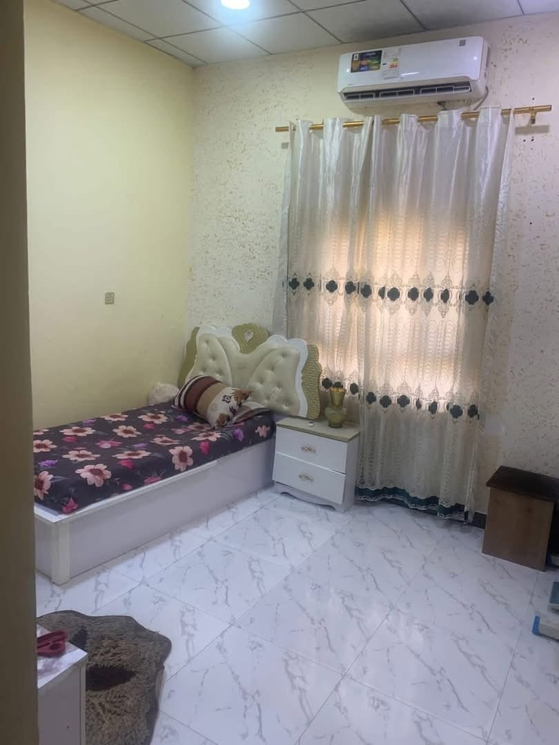 ٣ بيوت للبيع مع كراج كبير بصف البيوت المساحه ٤٤٠ ركن على شارع واجهيه ٢٢ ونزال ٢٠ طابو  منزل كبير يحتوي على غرفتين ومطبخ وصاله وديوان اما البقيه البيتين يحتوي على غرفتين ومطبخ وصاله اعنوان ابو ابو الاخصيب جامع شهيد طه قرب شارع الداخلي ٢٠٠متر كلشي قريب عليك من سوق ومدارس منطقه هادئه ماكو اي ازعاج تاخذ واحد وتاجر البقيه وانتا المستفاد وسعرهن مناسب  ***********
