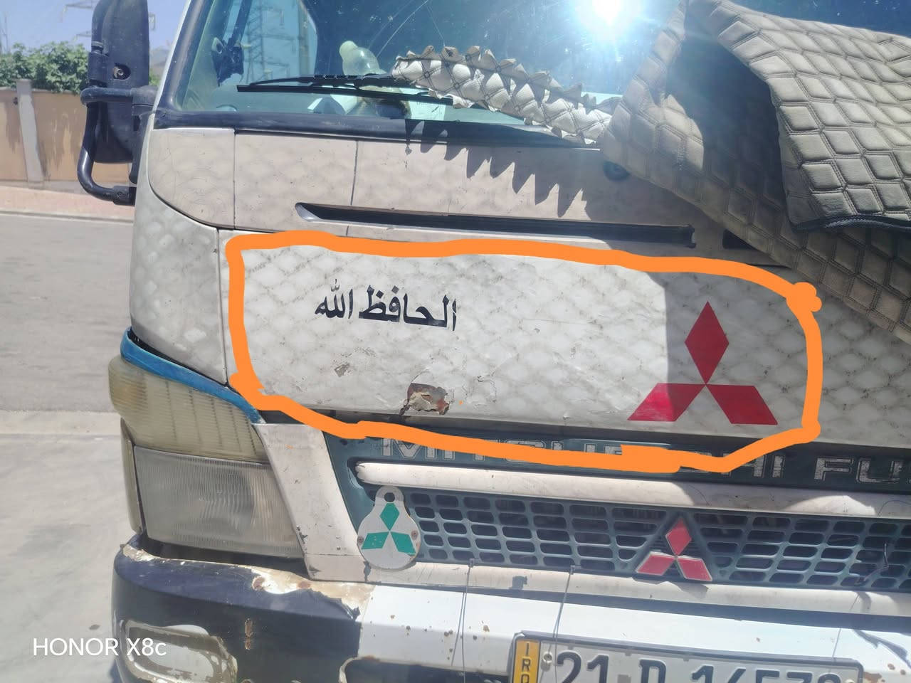 كنتر لبيع. موديل. 2015  بي تنقيص. شويه  سياره حلوه وخير من الله. رقم شمالي بسمي تحويل  ثاني يوم. سياره بيها. ضربه. موضحه بل صوره   وبيها طعجه بل باب السايق ترجع. علا البارد.    كشنات ها   يرادلهن ترتيب  السعر. ١٨٠.وبيها مجال بصيط حق الجيه

***********هاذا رقمي وبي. واتساب

تجي شوف. بعينك
