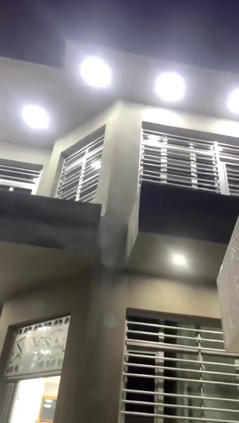 دار للبيع ١٤٤م خلف العماره البرتقاليه قطاع 55 بناء ٢٥ طابقين ونص على ساحة مربعه
السعر 350 قفل 
 تليفون ***********
